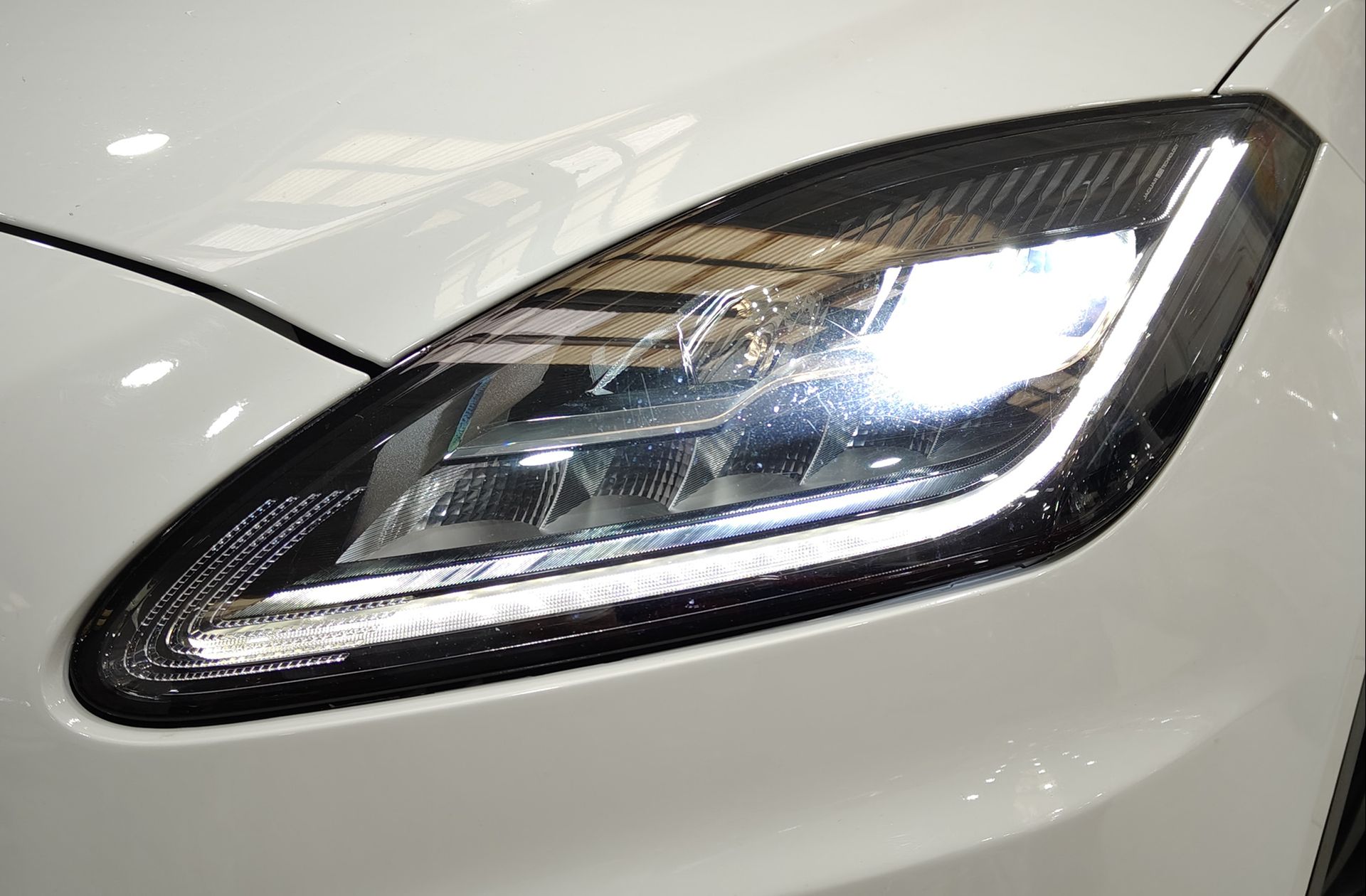 Jaguar E-Pace 2.0D R-Dynamic S 4WD - foto 18