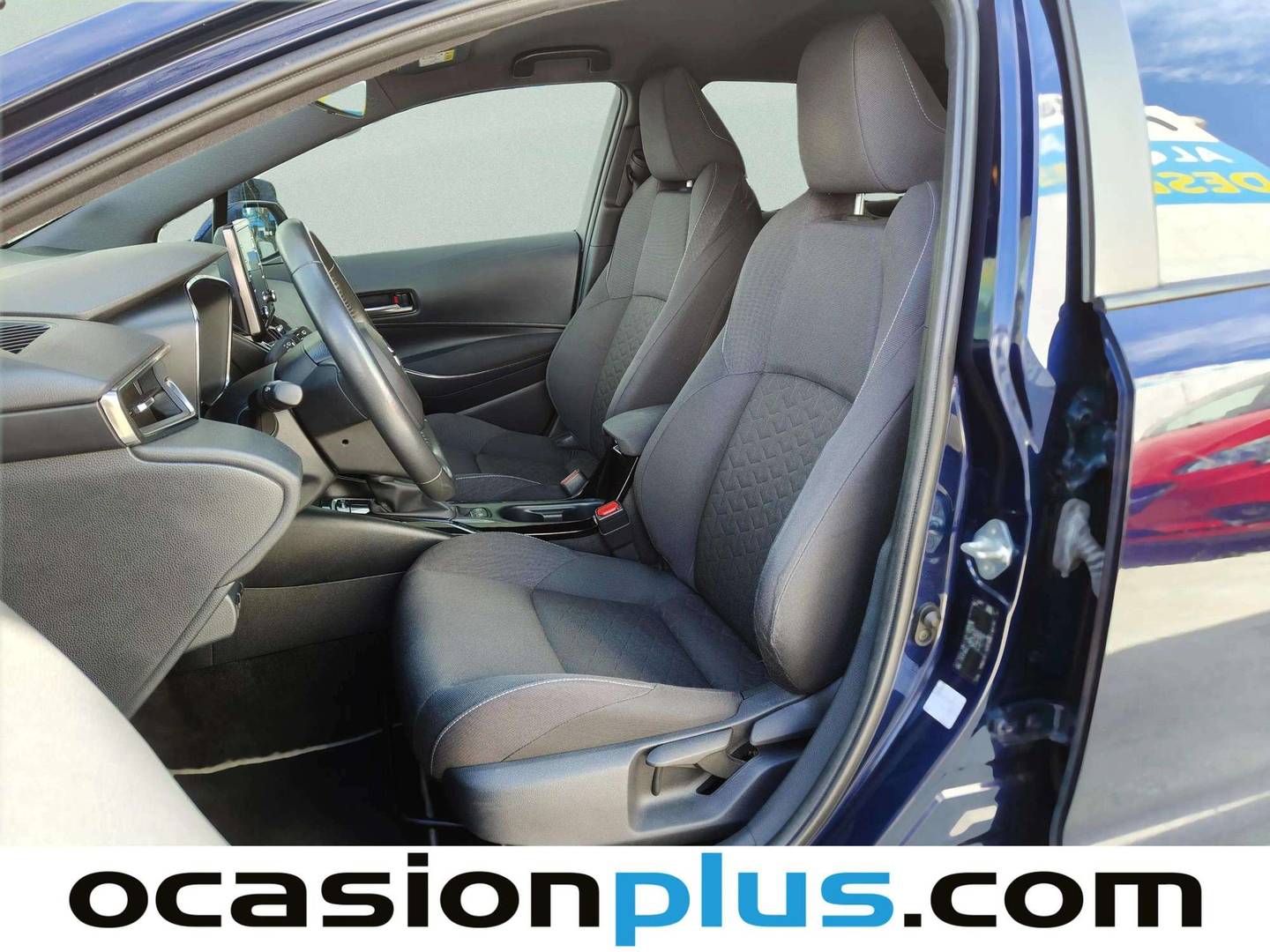 Foto asientos delanteros Toyota Corolla Toyota Corolla Touring Sports 125H Active Tech E-CVT (122 CV)