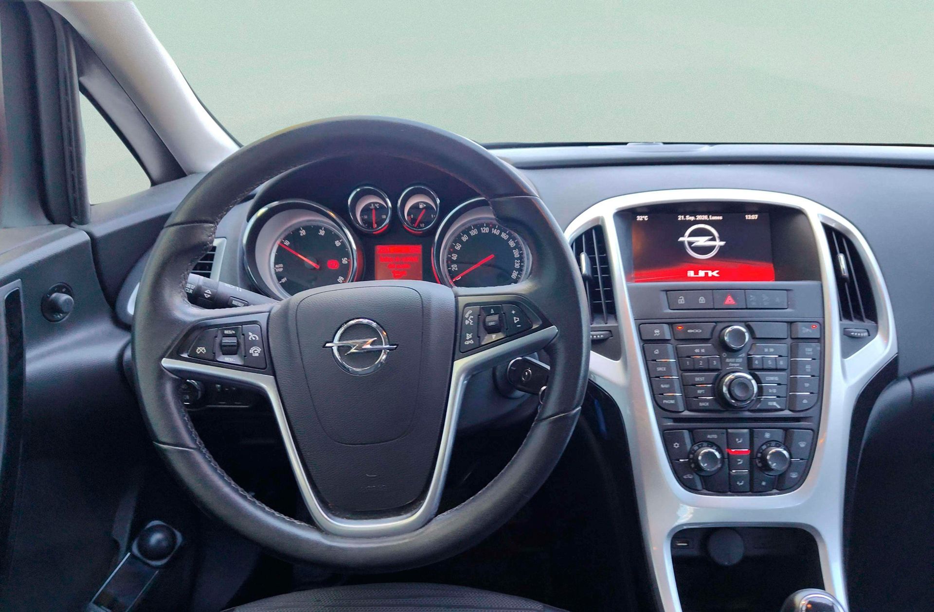 Opel Astra 2.0 CDTi Selective - foto 25