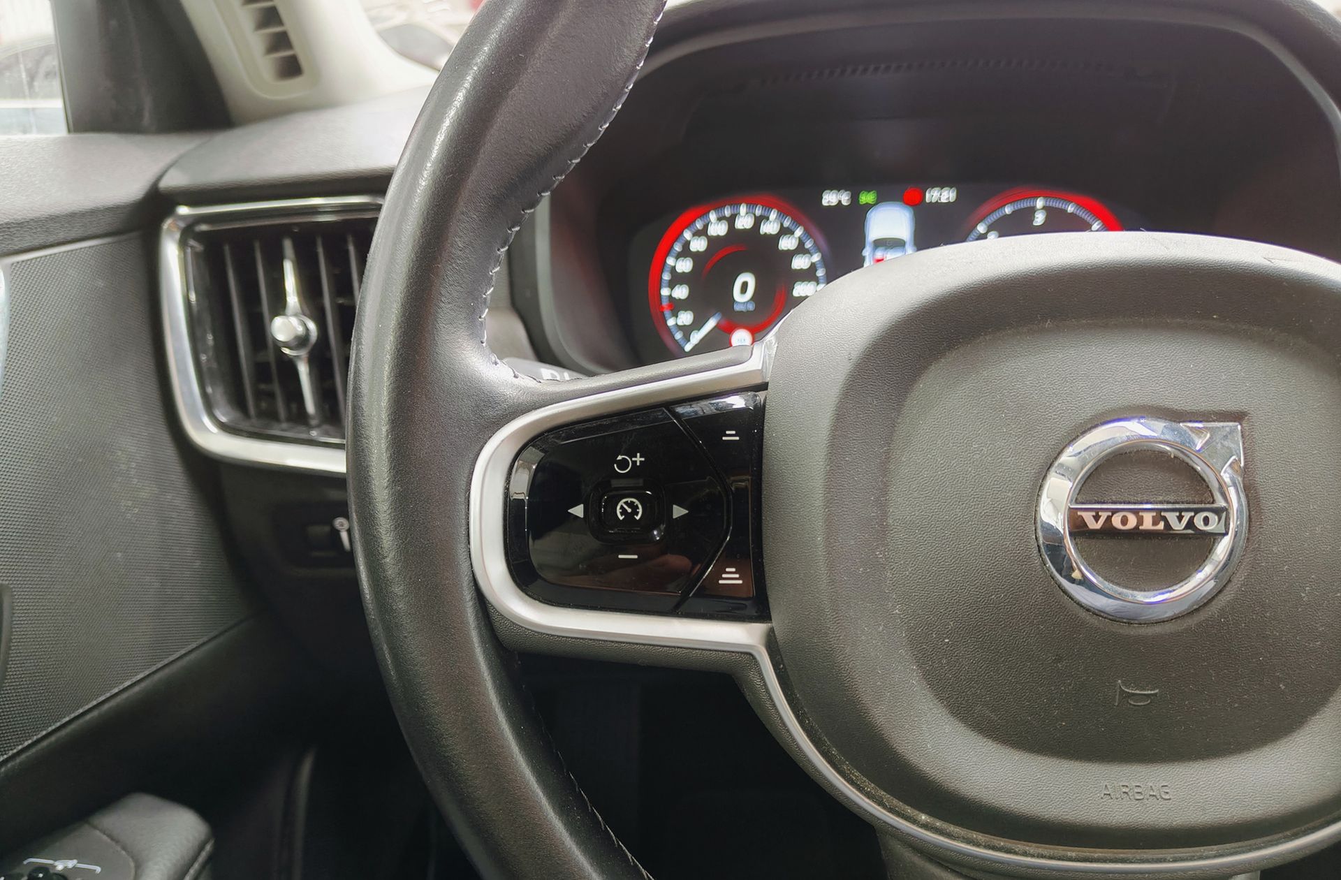 Volvo V90 D4 VOR AWD - foto 28