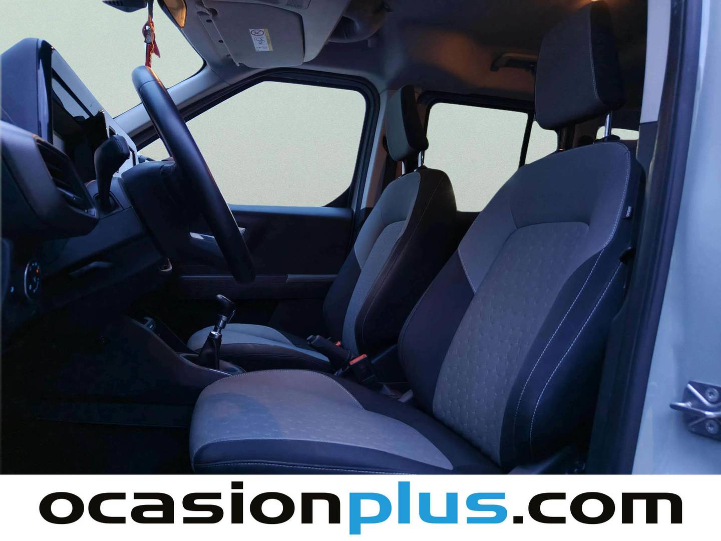 Foto asientos delanteros Ford Tourneo Courier Ford Tourneo Courier 1.0 EcoBoost Titanium (125 CV)