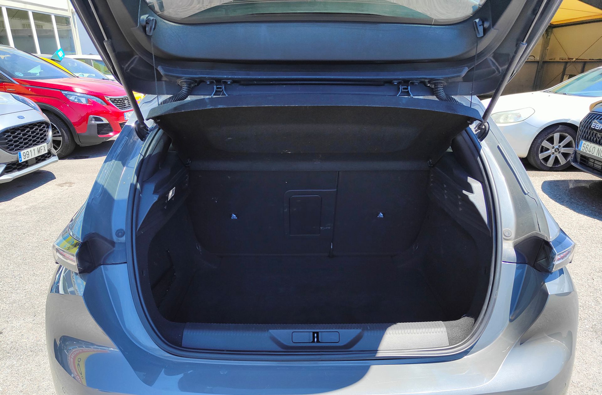 Peugeot 308 BlueHDi 130 Allure EAT8 - foto 17