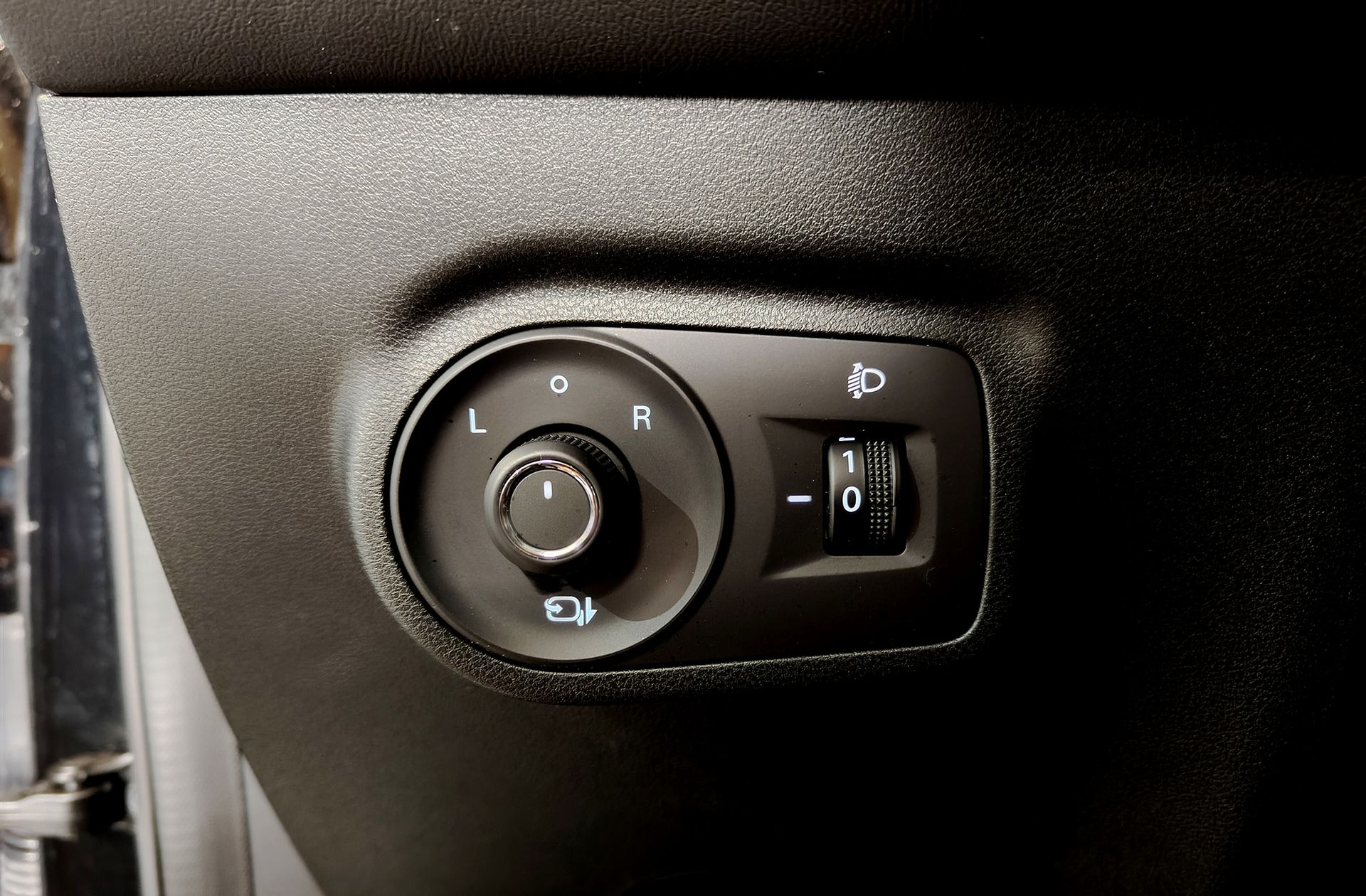 MG ZS 1.5 Hybrid+ Luxury - foto 23