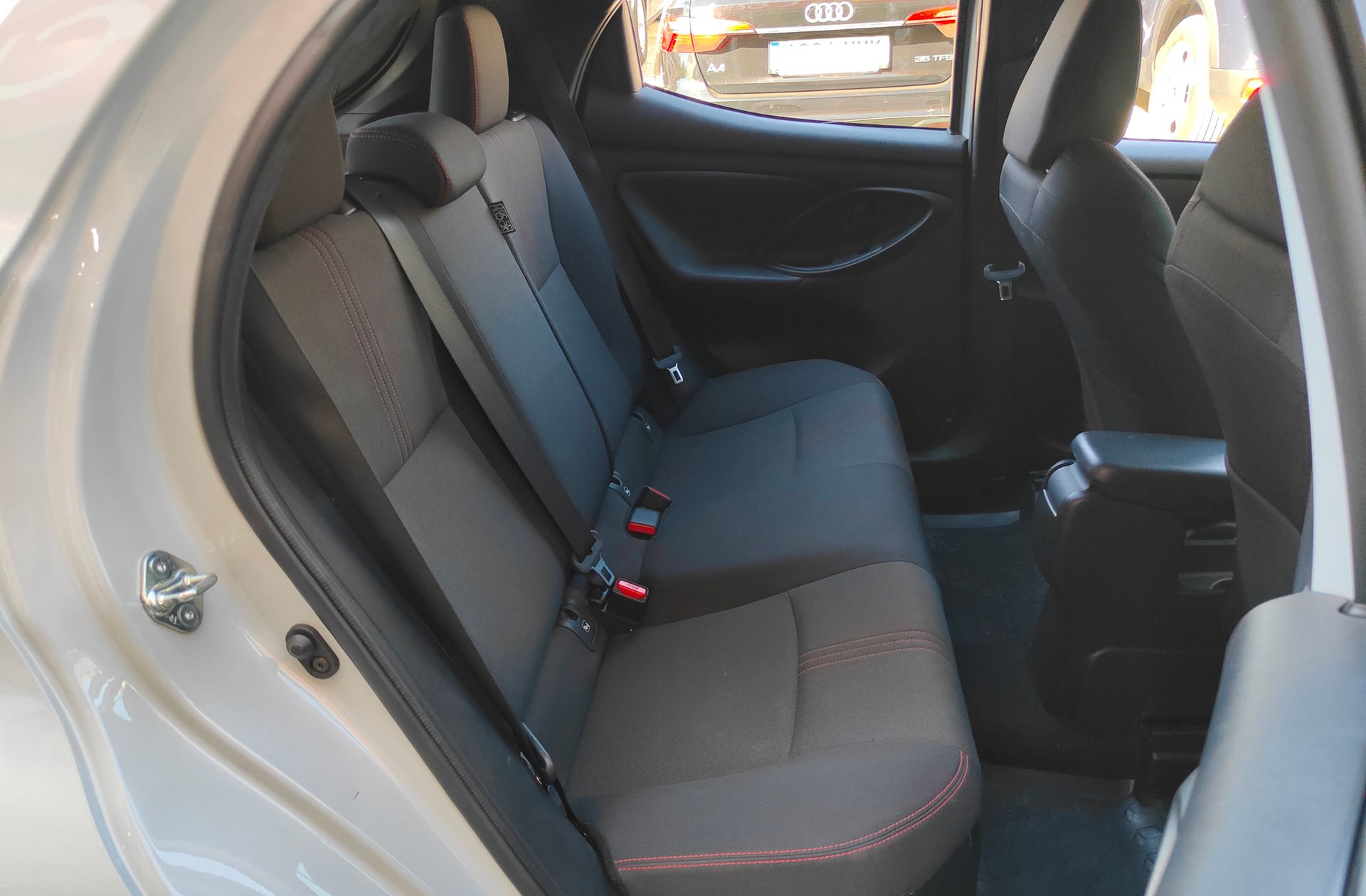 Toyota Yaris 1.5 120H GR-Sport - foto 17