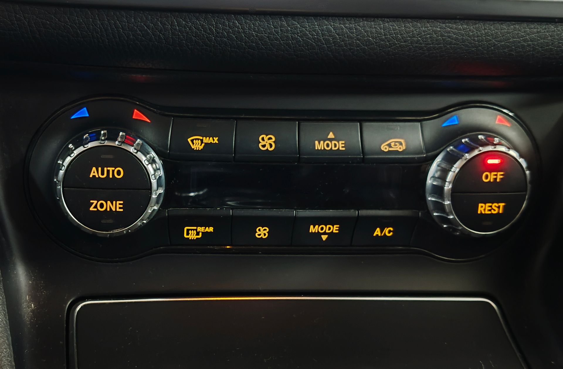 Mercedes-Benz GLA 200 d - foto 31