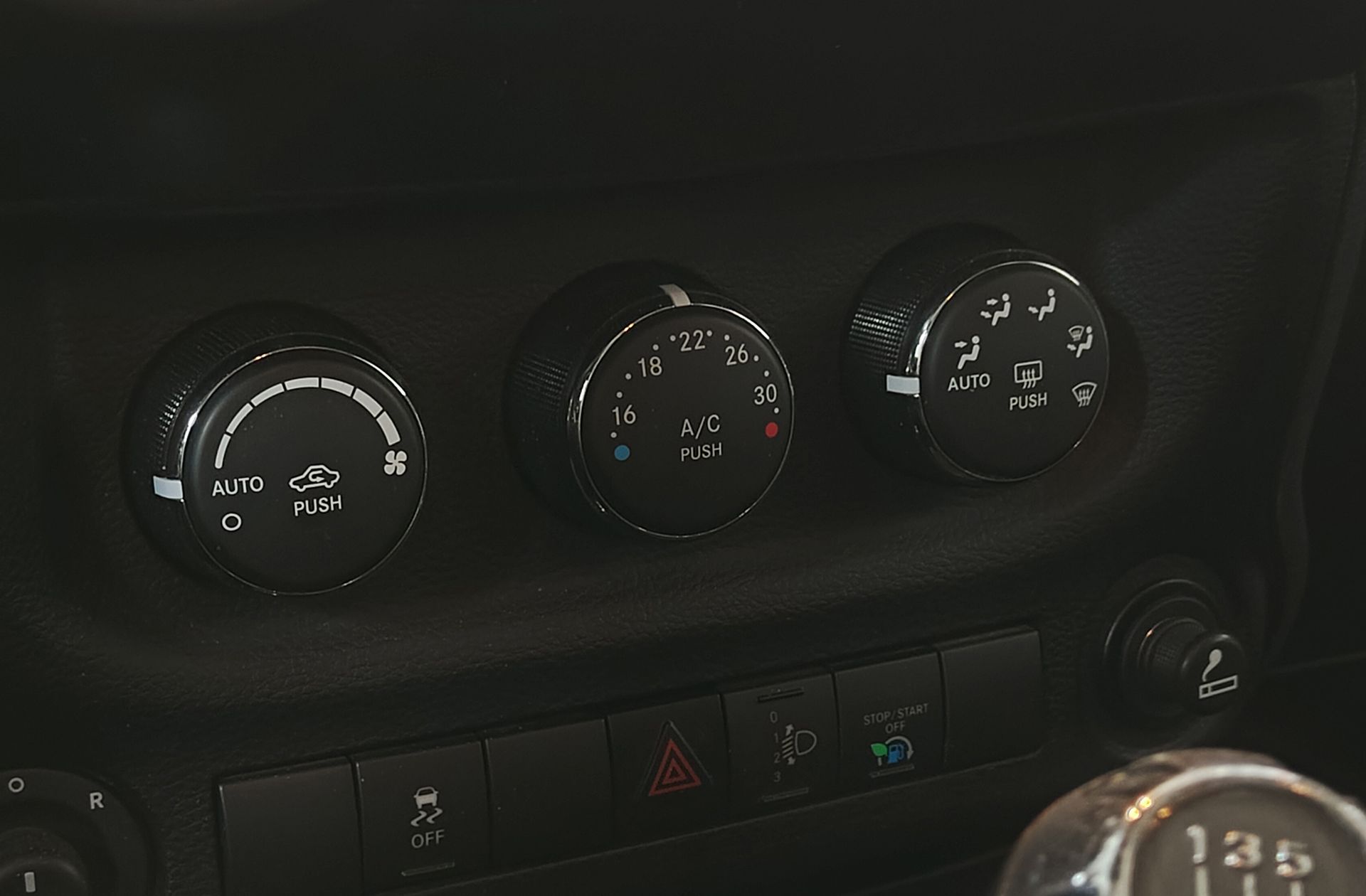 Jeep Wrangler 2.8 CRD Sahara - foto 25