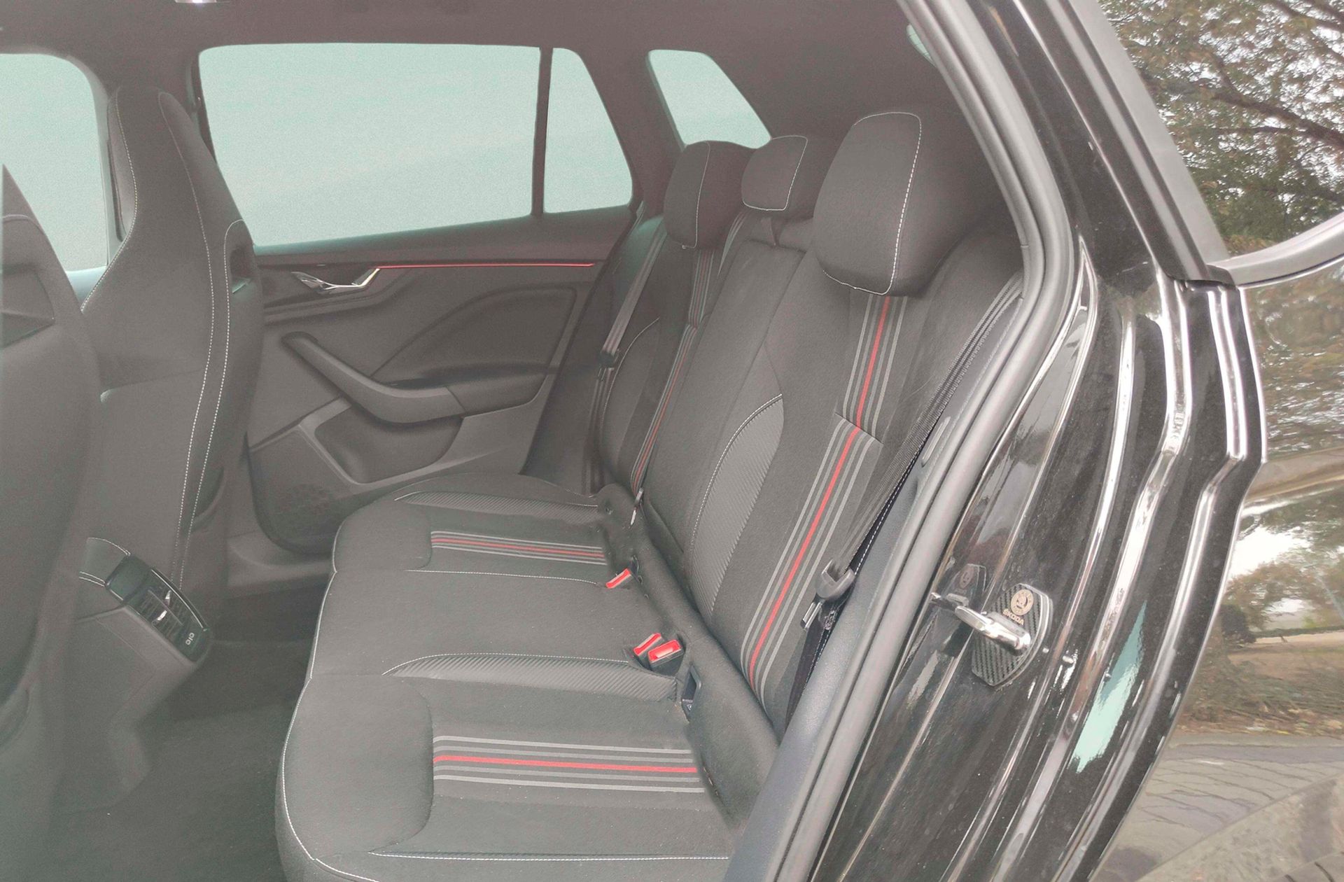 Škoda Kamiq 1.5 TSI Montecarlo DSG - foto 15