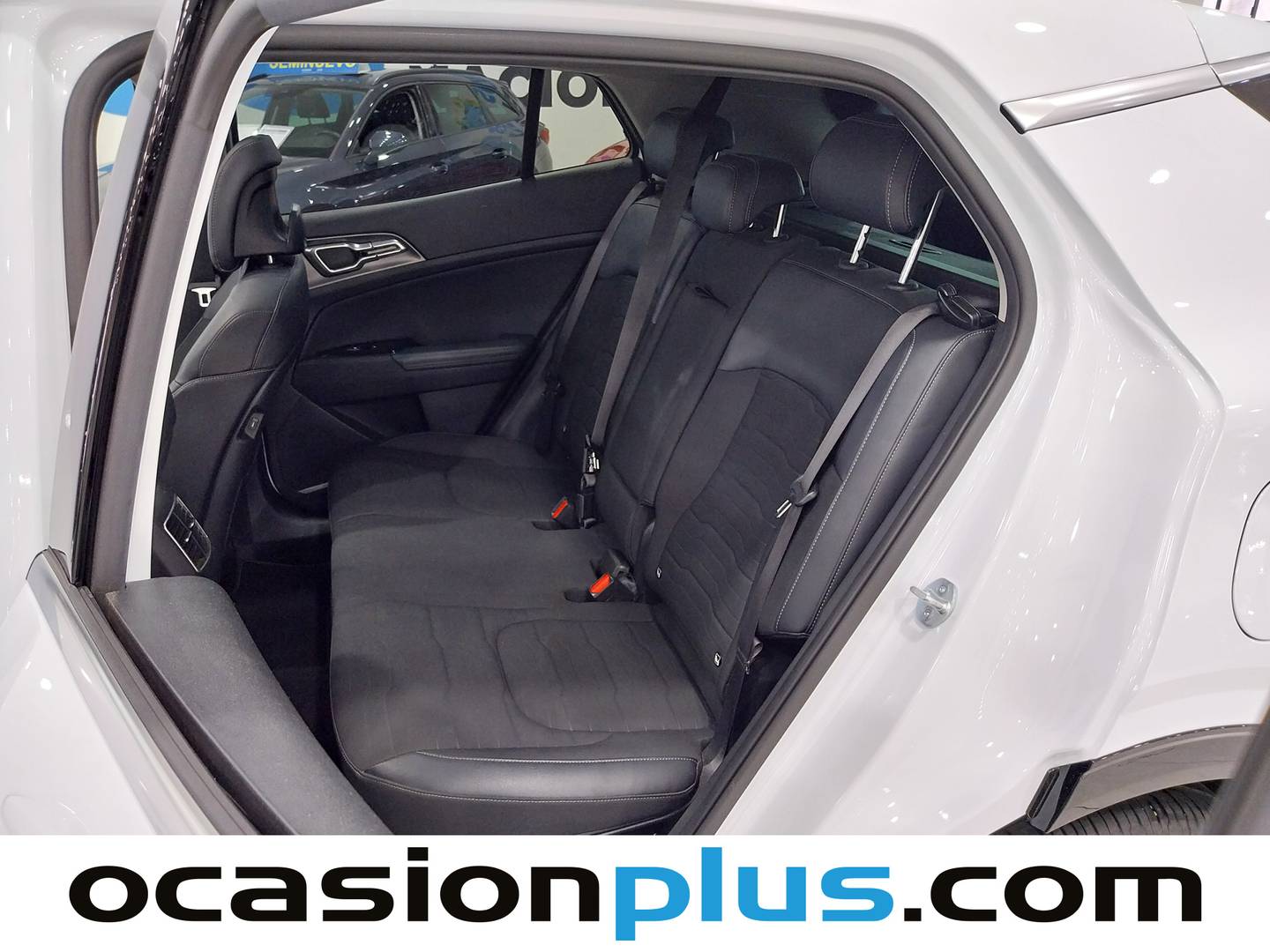 Foto asientos traseros KIA Sportage KIA Sportage 1.6 T-GDi HEV Tech 4x2 Auto (230 CV)