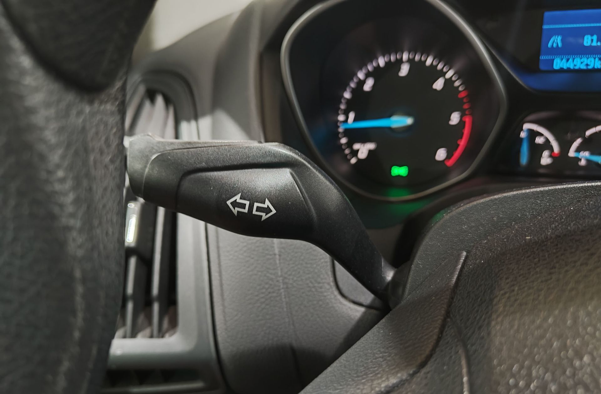 Ford Focus 1.6 TDCi Urban - foto 19