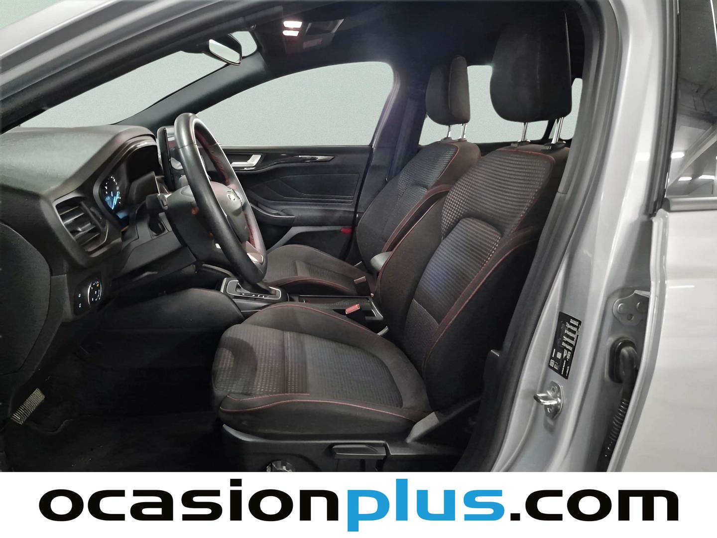 Foto asientos delanteros Ford Focus Ford Focus SportBreak 1.0 Ecoboost MHEV ST-Line Auto (155 CV)