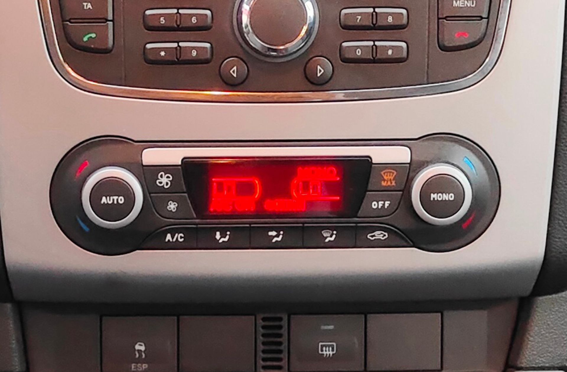 Ford Focus 1.6 Trend - foto 25