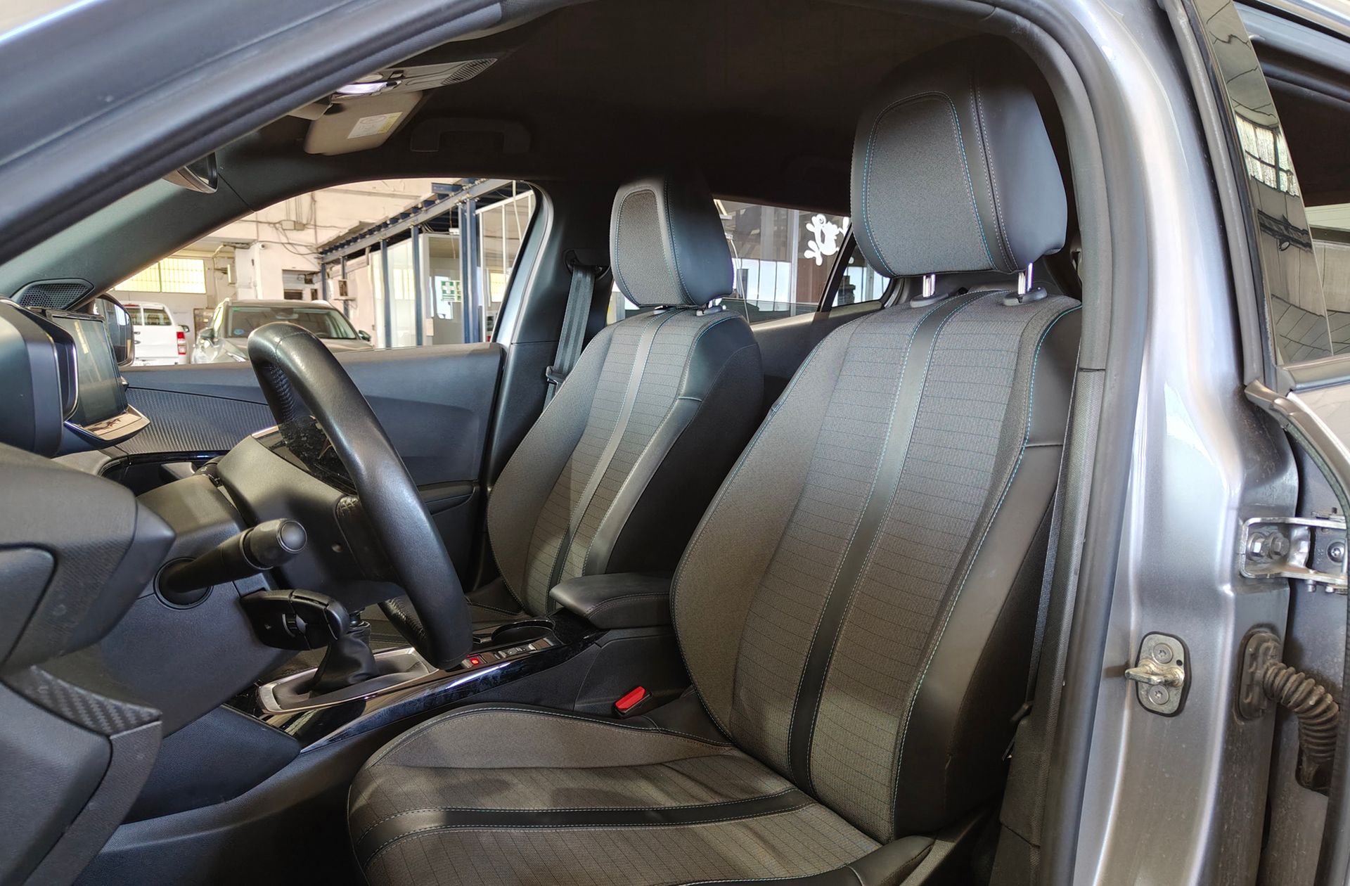 Peugeot 2008 PureTech 100 Allure Pack - foto 9