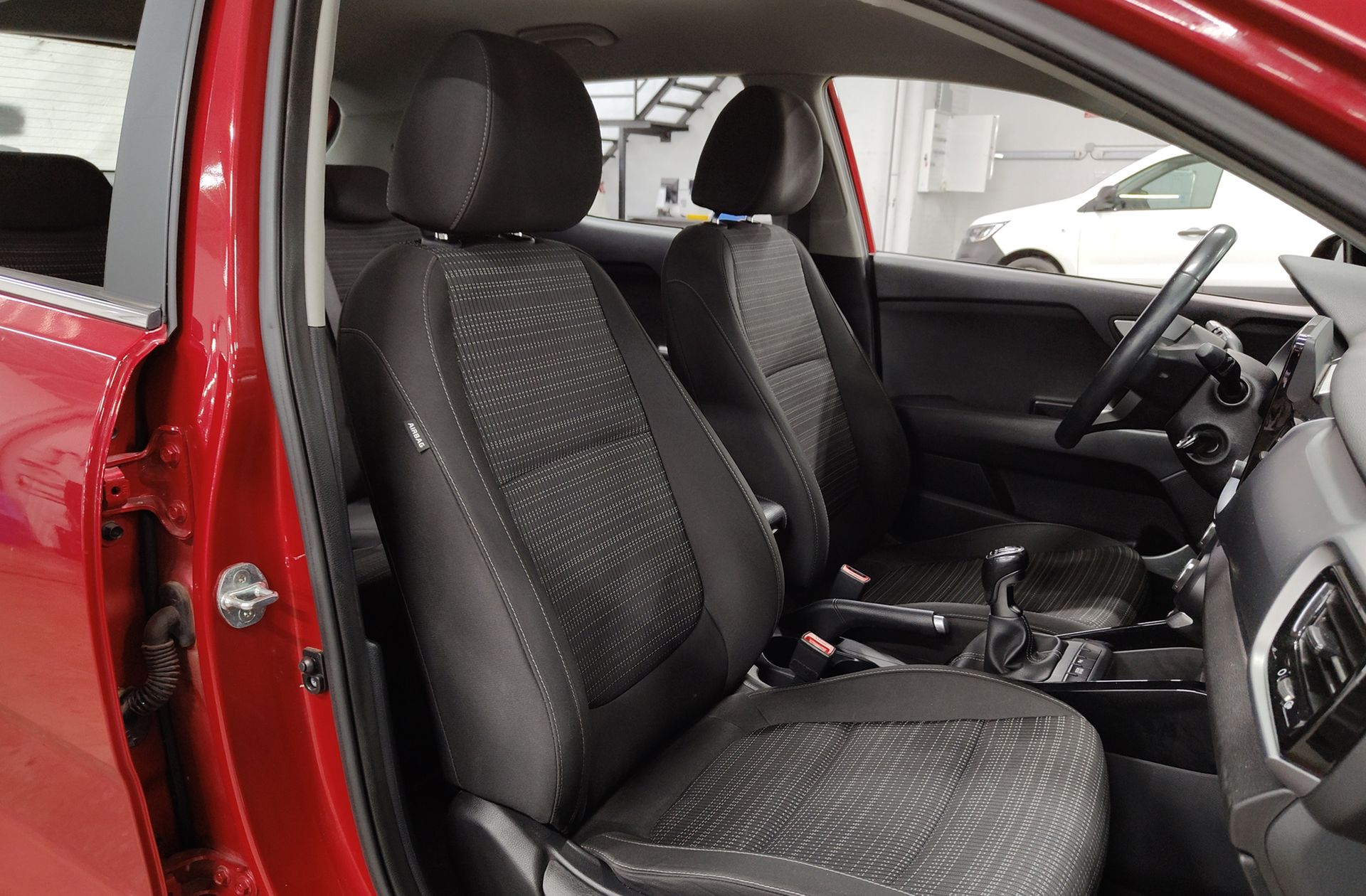 Kia Stonic 1.0 T-GDi MHEV Drive iMT - foto 17