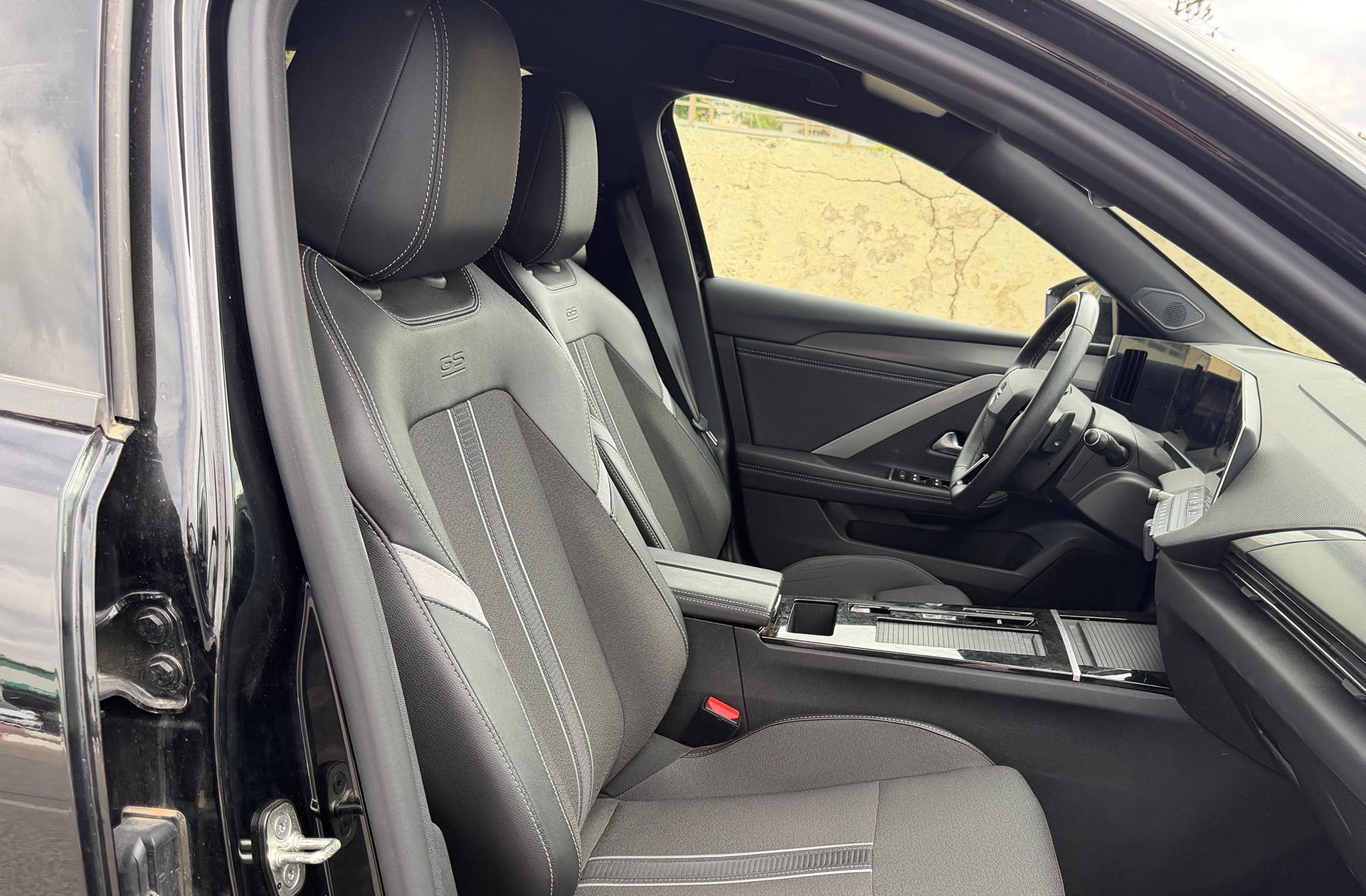 Opel Astra 1.2 Turbo XHT GS - foto 18