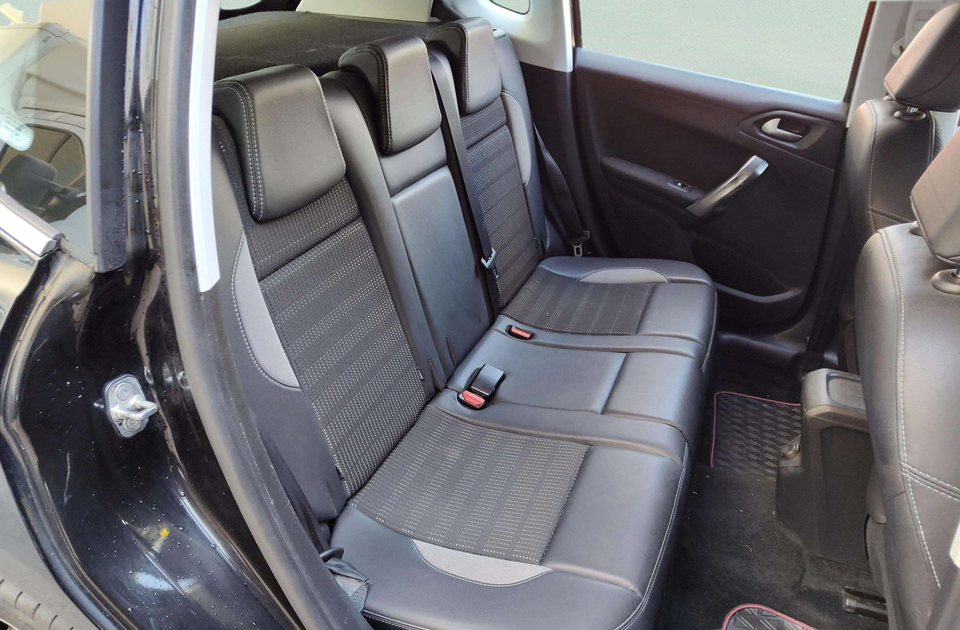 Peugeot 2008 e-HDI 92 Allure - foto 17