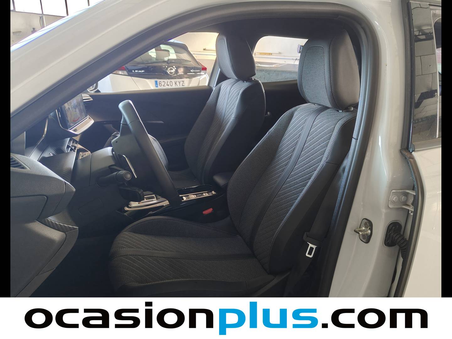 Foto Peugeot 2008 Peugeot 2008 Allure Hybrid eDCS6 (145 CV)