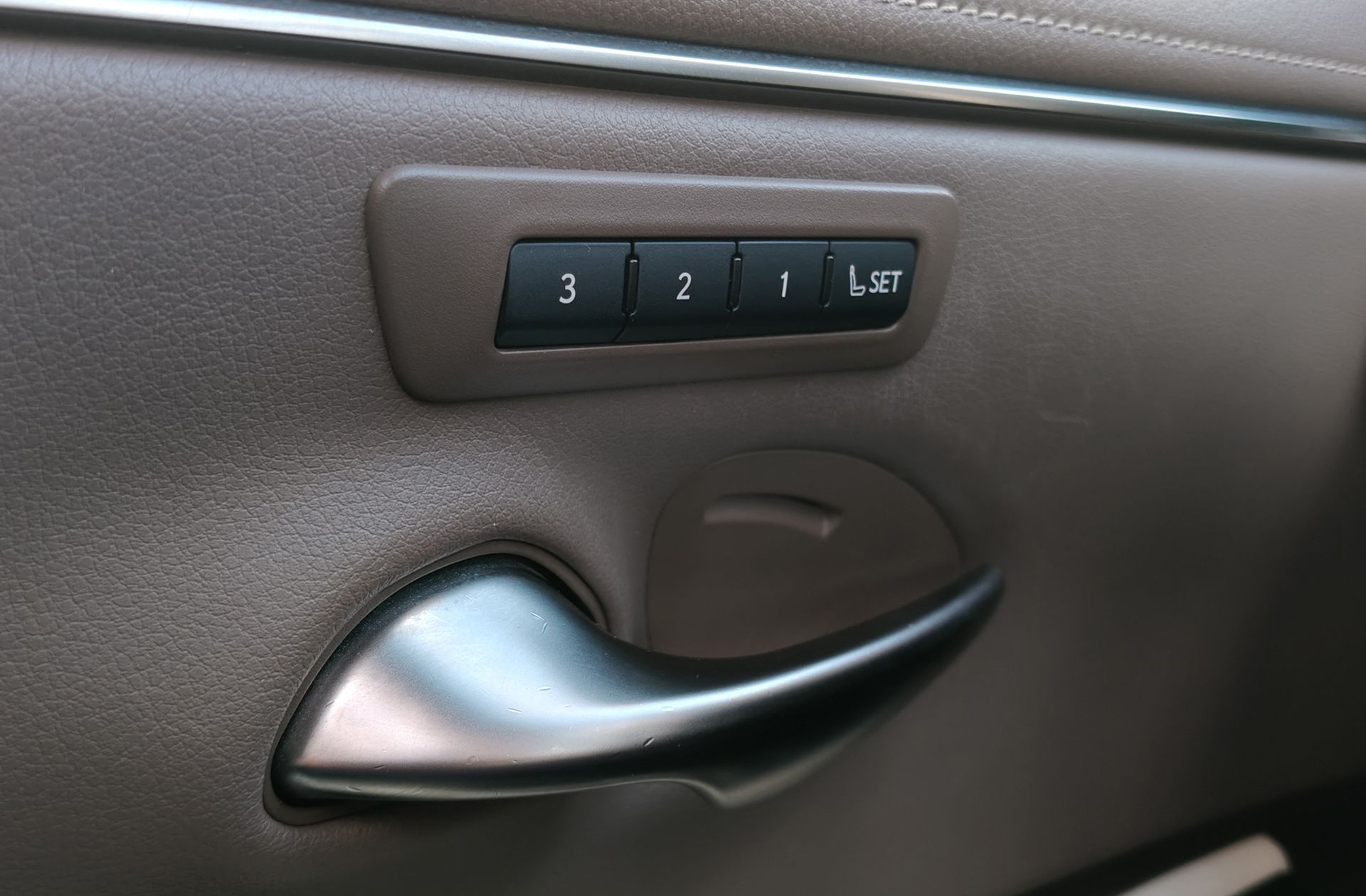 Lexus ES 300h Executive - foto 14