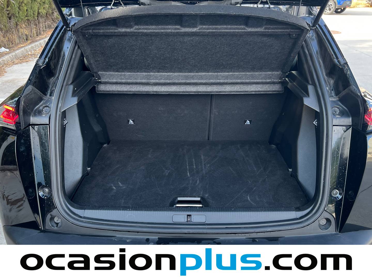 Foto Peugeot 2008 Peugeot 2008 Allure Hybrid eDCS6 (136 CV)