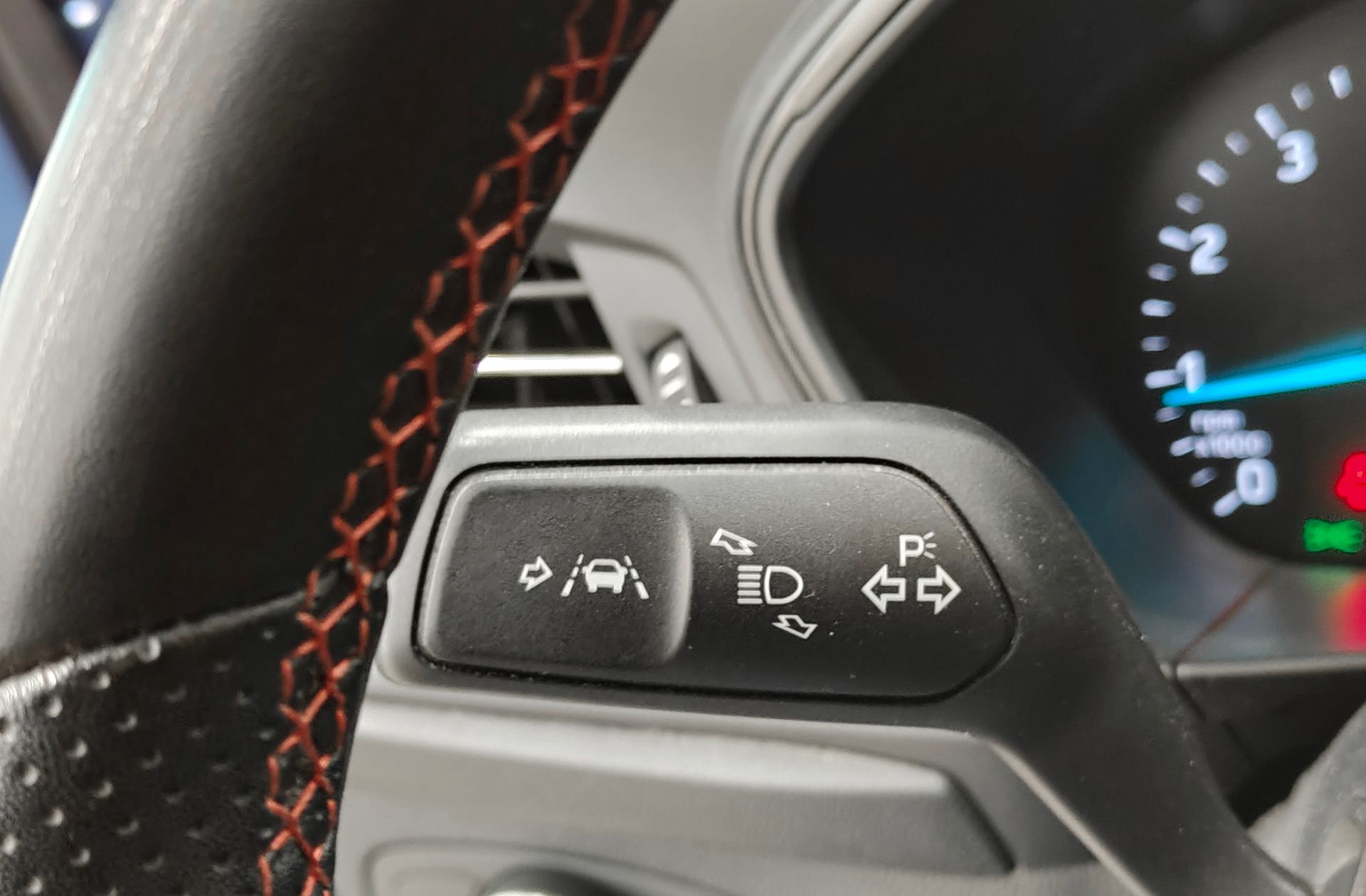 Ford Focus 1.0 EcoBoost MHEV ST-Line - foto 32