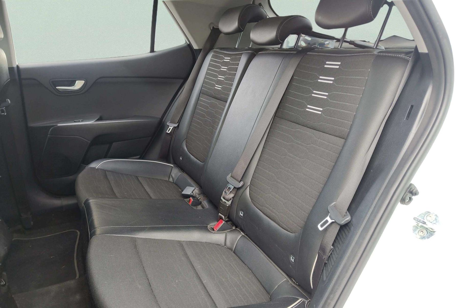 Kia Stonic 1.0 T-GDi MHEV iMT GT Line - foto 13