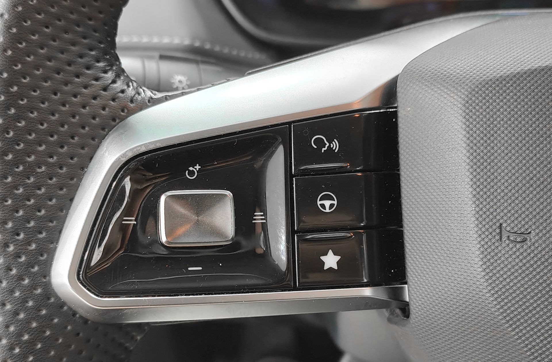 MG ZS 1.5 Hybrid+ Luxury - foto 29