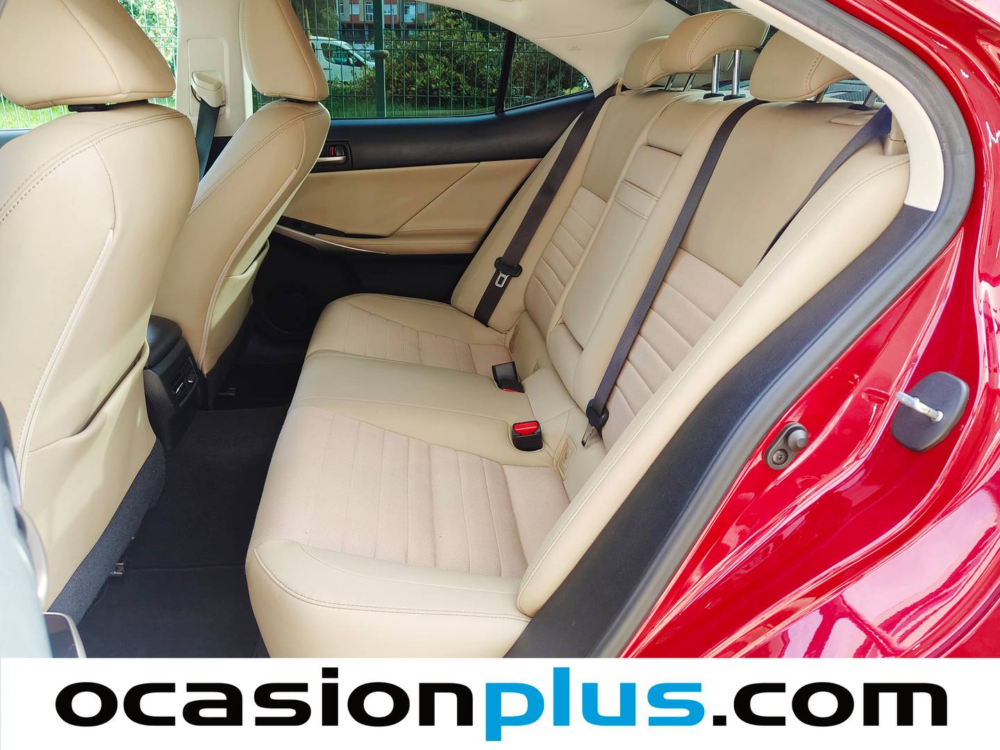 Foto asientos traseros Lexus IS Lexus IS 300h Executive (223 CV)