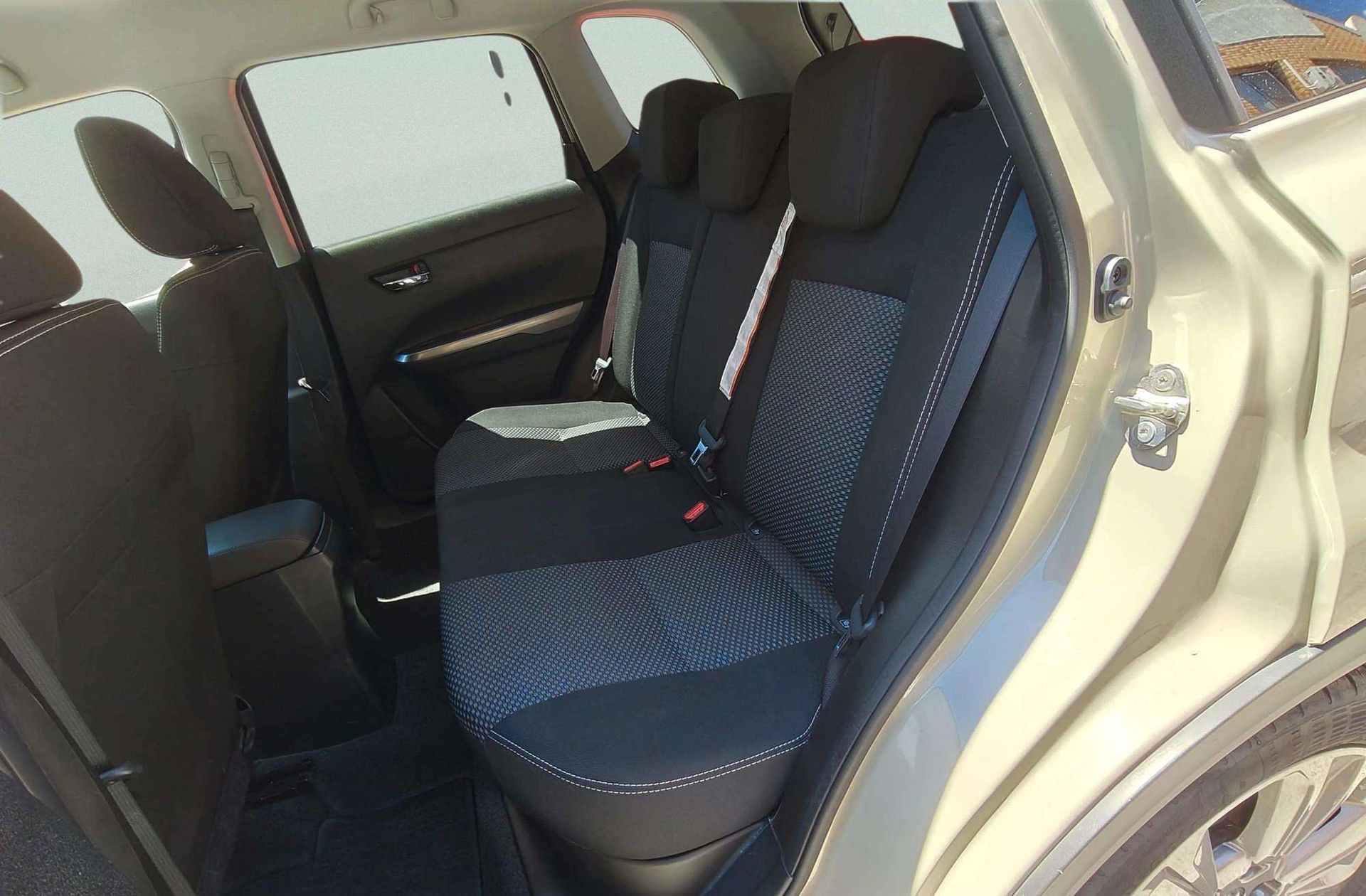Suzuki Vitara 1.4 Turbo Mild Hybrid GLE 4WD - foto 12