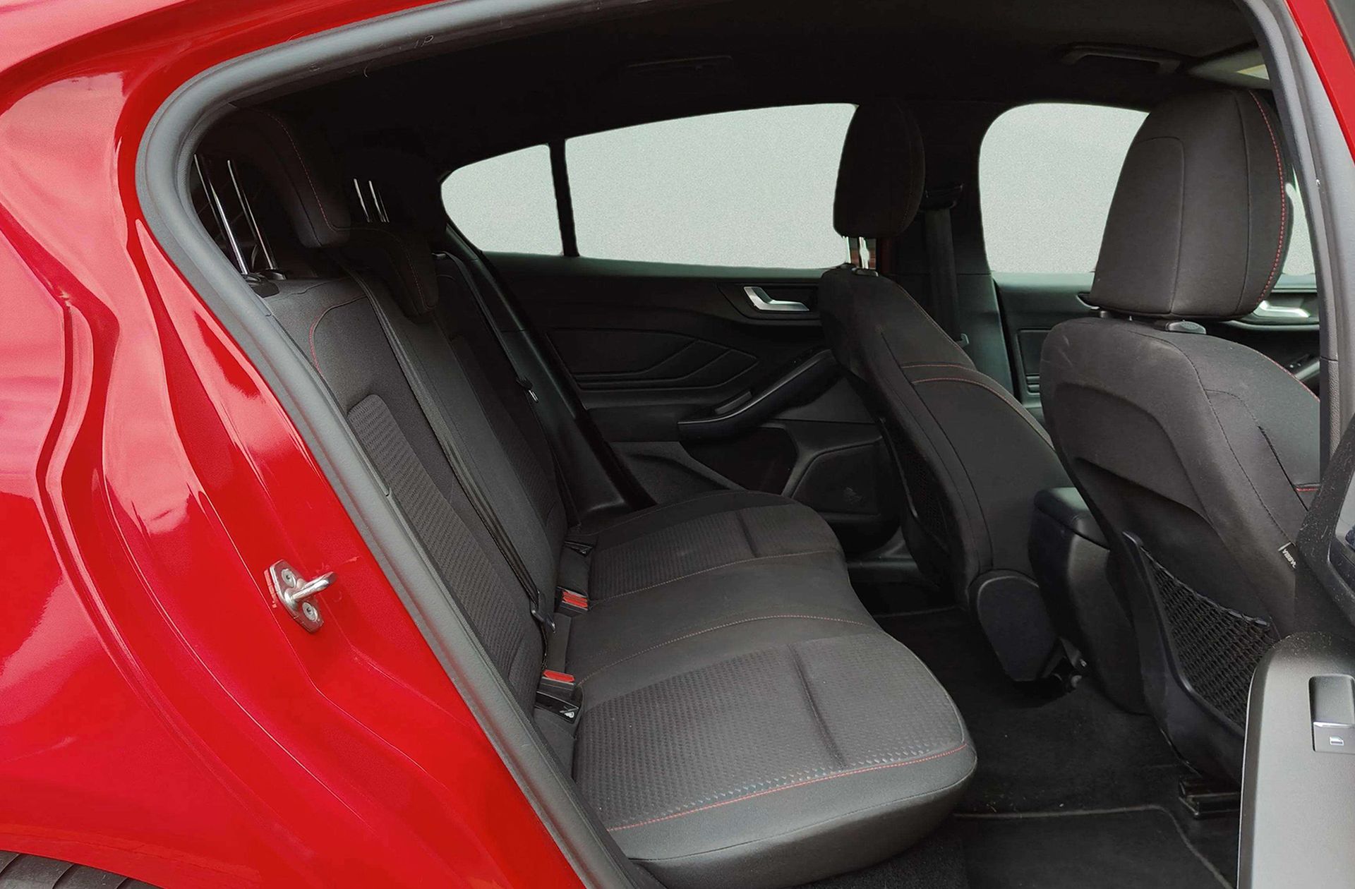 Ford Focus 1.5 EcoBoost ST-Line - foto 19