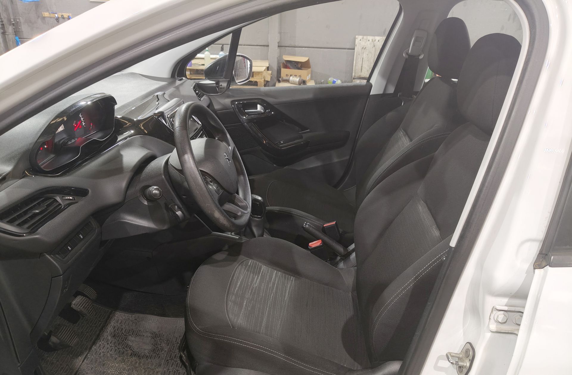 Peugeot 208 1.4 HDi Business Line - foto 8