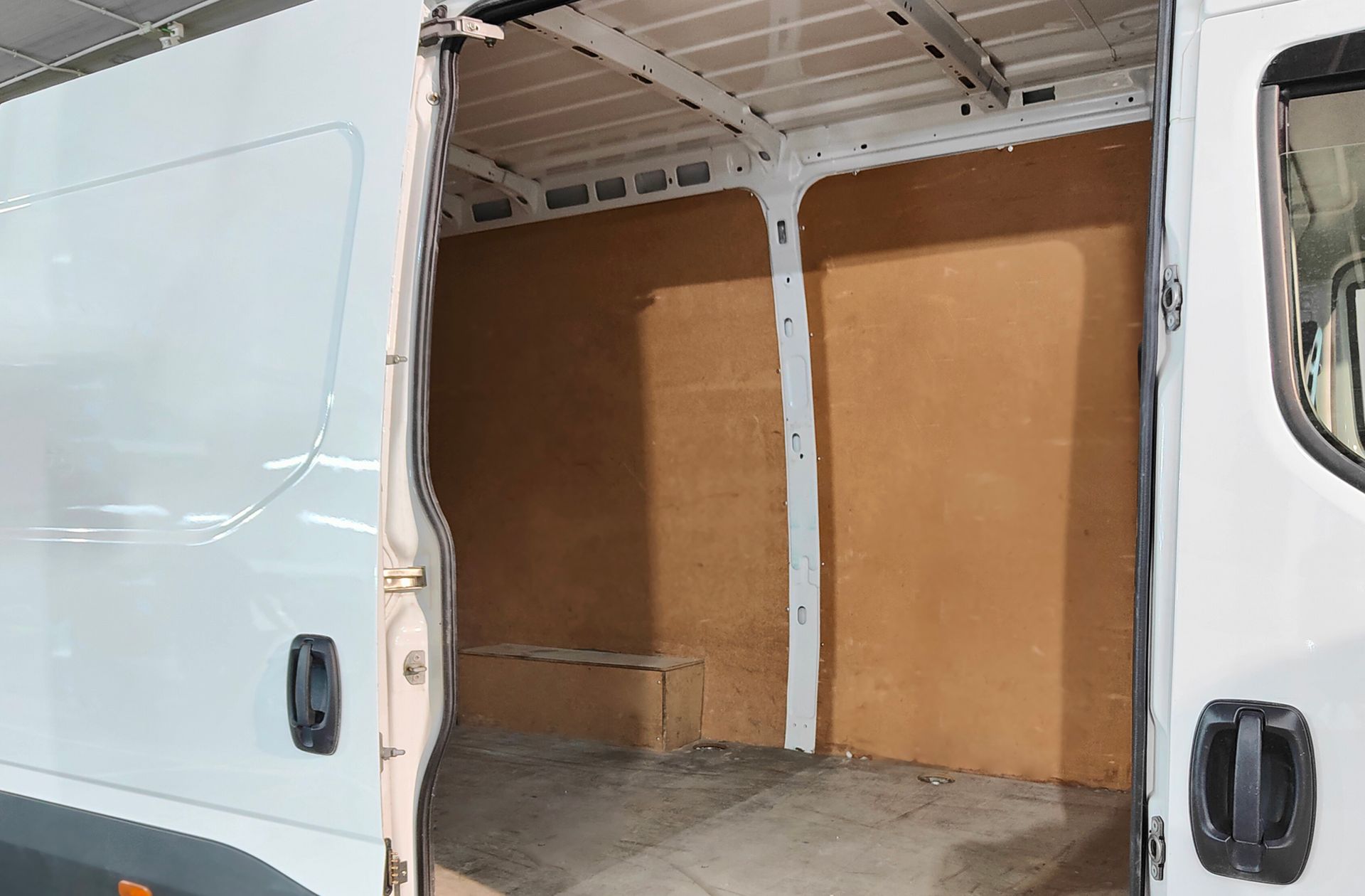 Iveco Daily Furgon 35 S 16 V 3520L/H2 - foto 14