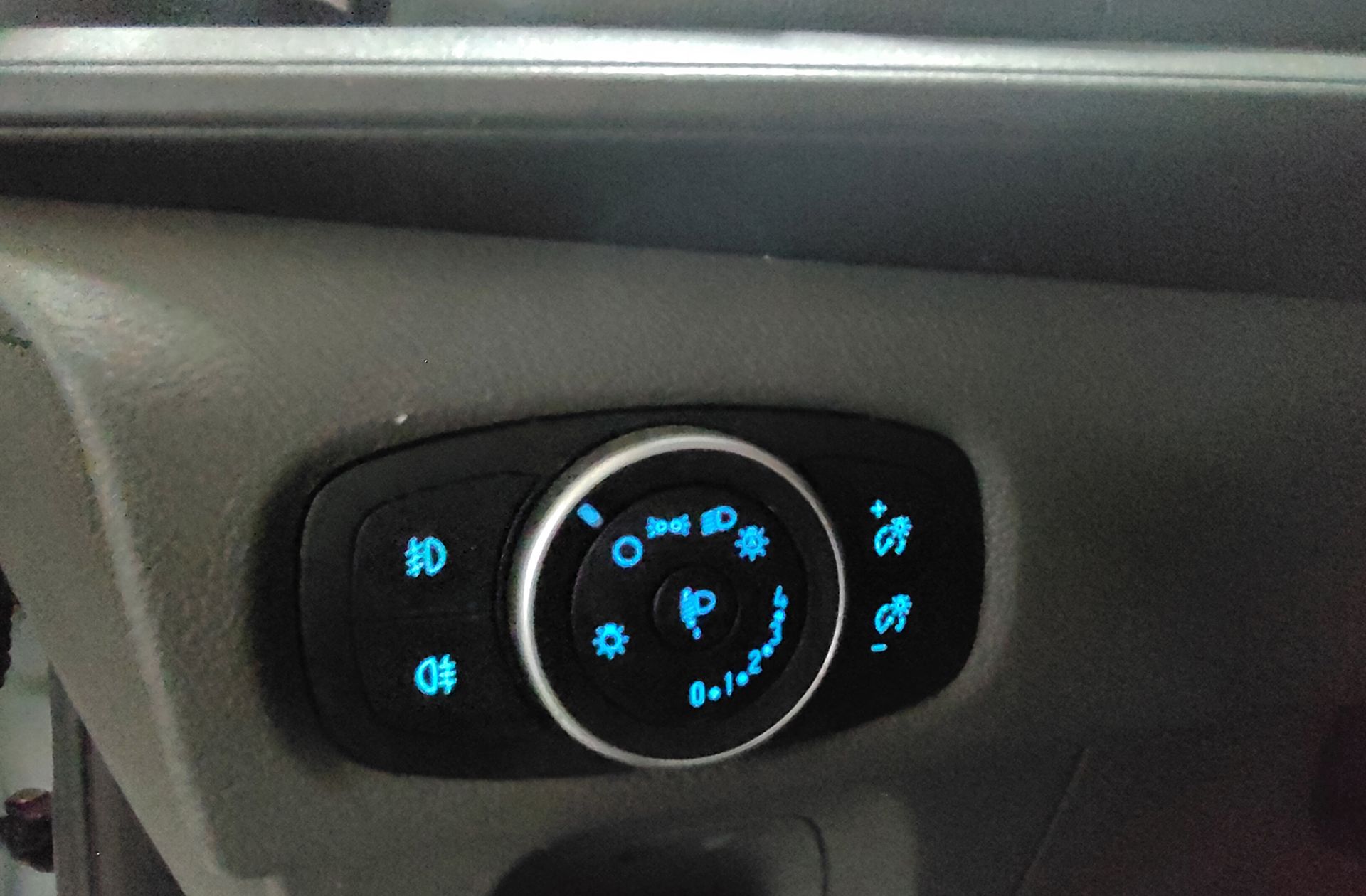 Ford Transit Custom Kombi 2.0 TDCi 320 L2 Trend 6 plazas - foto 17