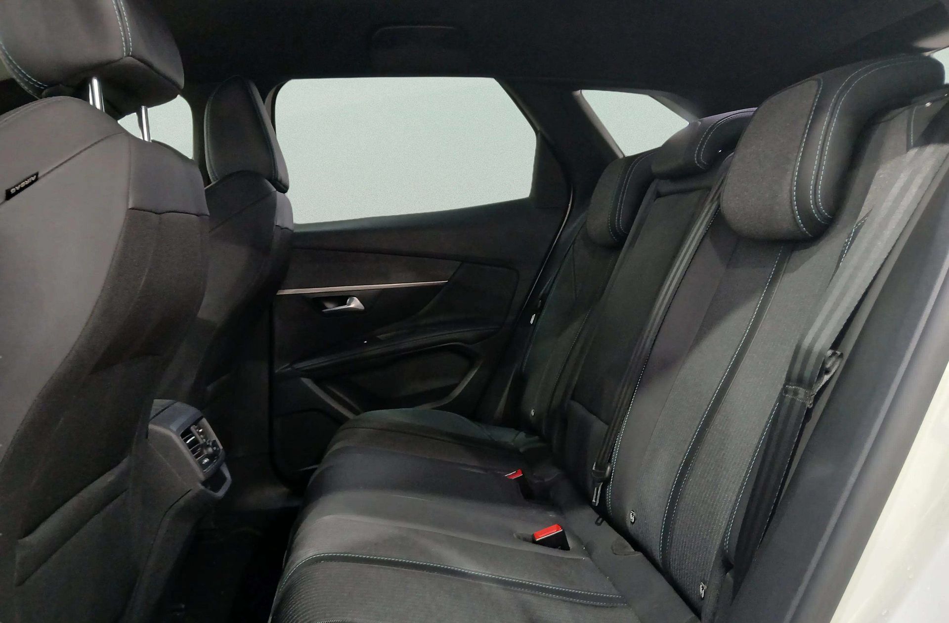 Peugeot 3008 PureTech 130 Allure Pack EAT8 - foto 12