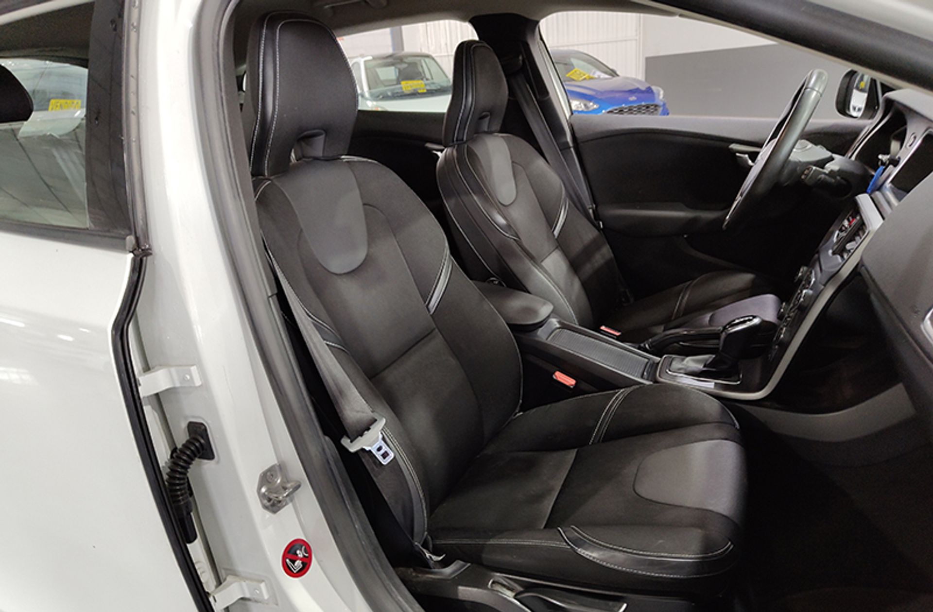 Volvo V40 D3 Momentum - foto 17