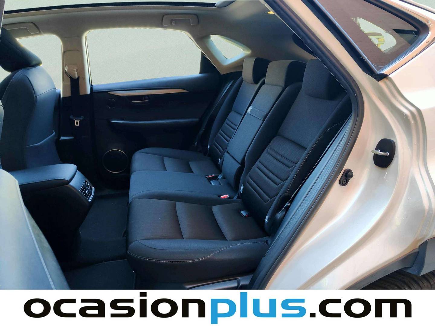 Foto asientos traseros Lexus NX Lexus NX NX 300h Sport Edition 2WD (197 CV)