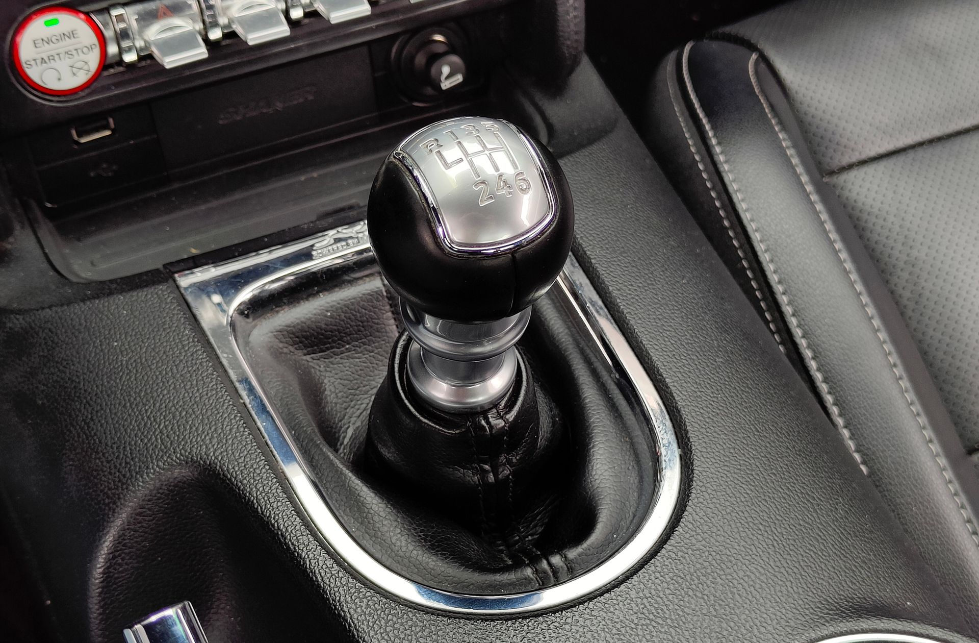 Ford Mustang 2.3 EcoBoost Mustang (Fastback) - foto 5