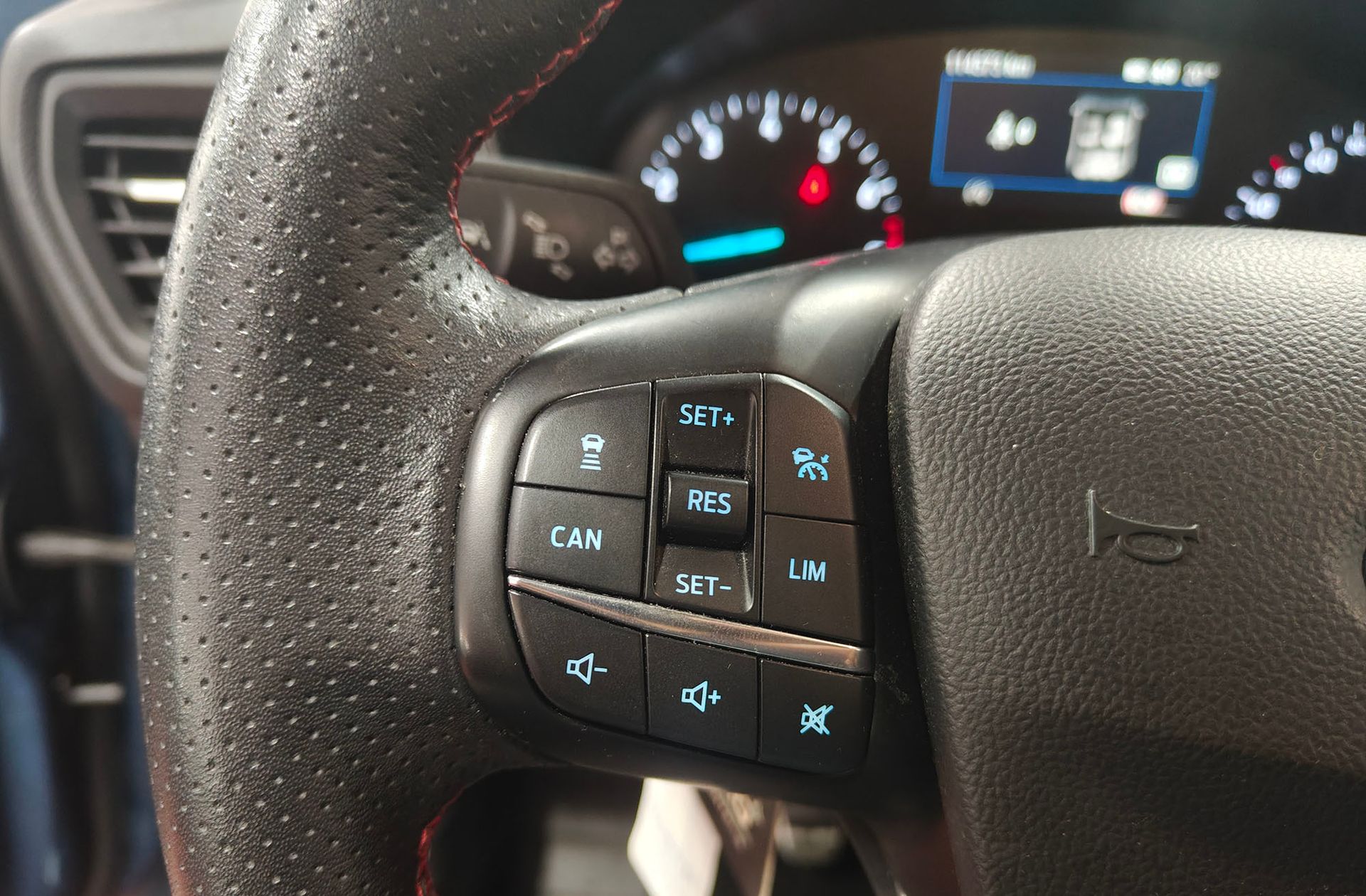 Ford Focus 1.0 EcoBoost ST-Line - foto 35