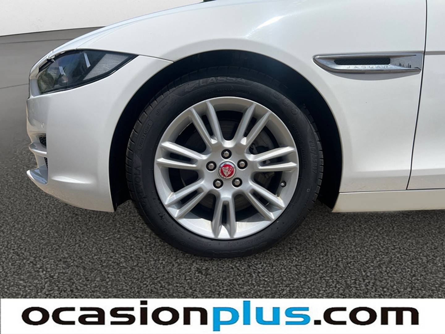 Foto Jaguar XE Jaguar XE 2.0 Diesel XE-Pure RWD (180 CV)