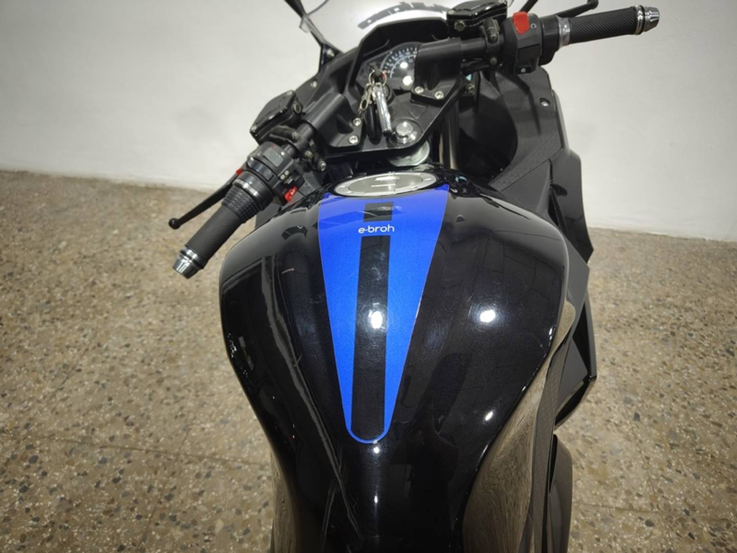 Foto E-BROH BRAVO E-BROH BRAVO CR (6CV)