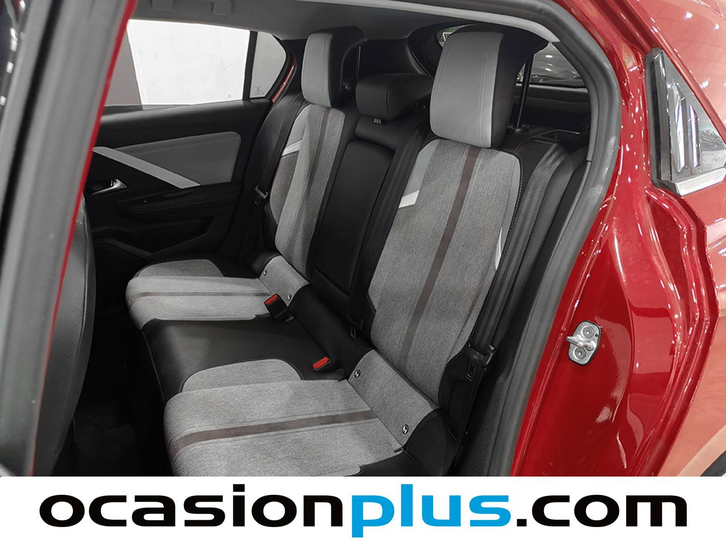 Foto asientos traseros Opel Astra Opel Astra 1.2 Turbo XHT Elegance Auto (130 CV)
