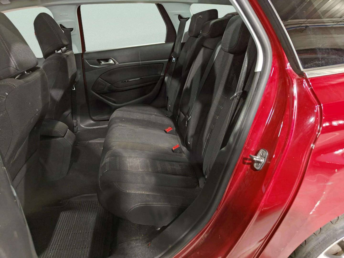 Foto asientos traseros Peugeot 308 Peugeot 308 SW PureTech 130 S&S Allure EAT6 (130 CV)