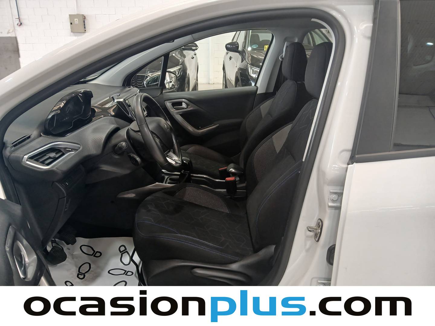 Foto asientos delanteros Peugeot 2008 Peugeot 2008 BlueHDi 100 Style (100 CV)