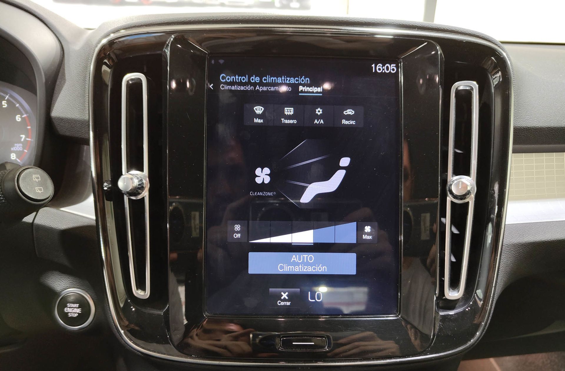Volvo XC40 T4 Momentum - foto 32