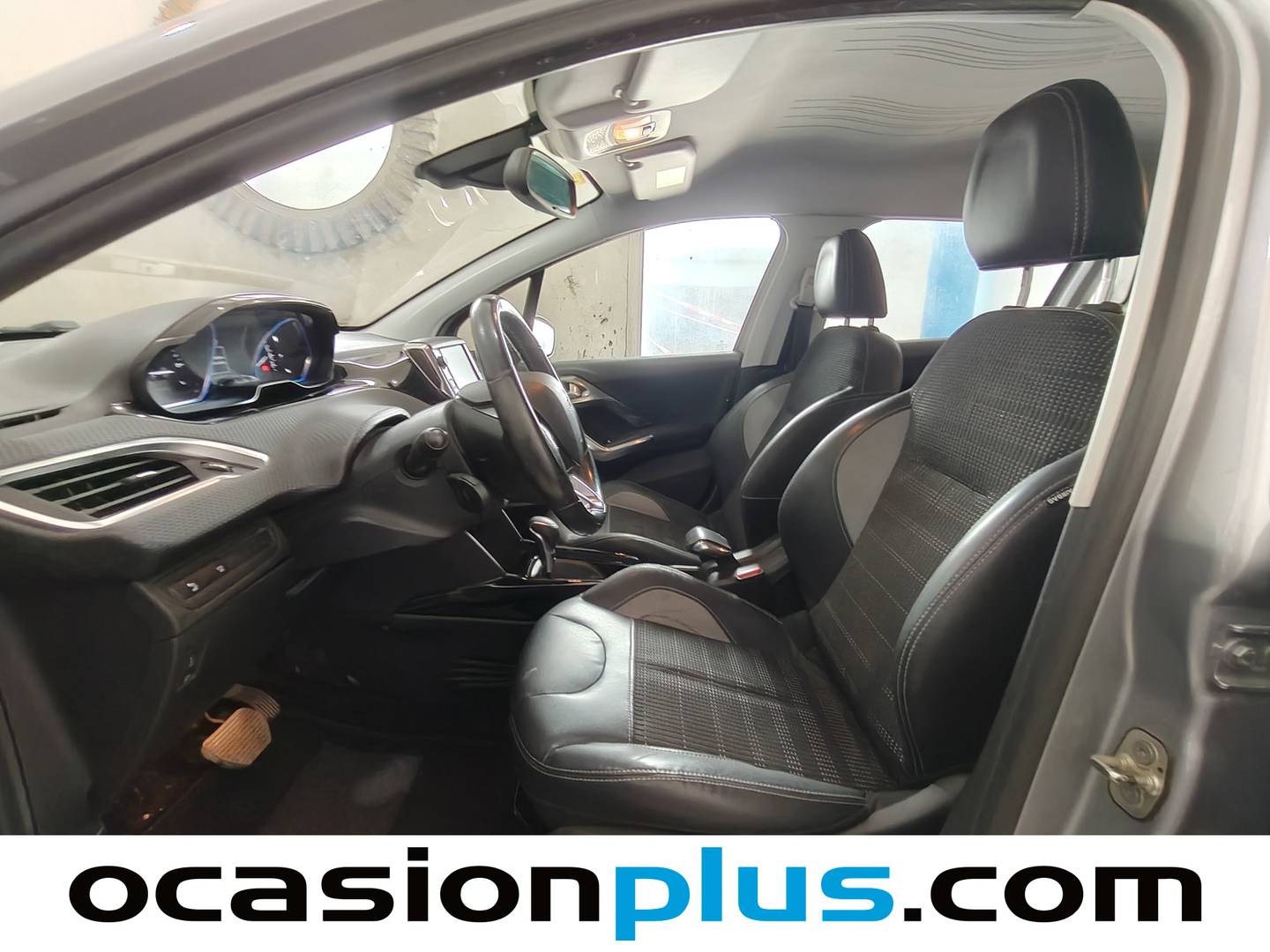 Foto asientos delanteros Peugeot 2008 Peugeot 2008 PureTech 110 S&S Allure EAT6 (110 CV)