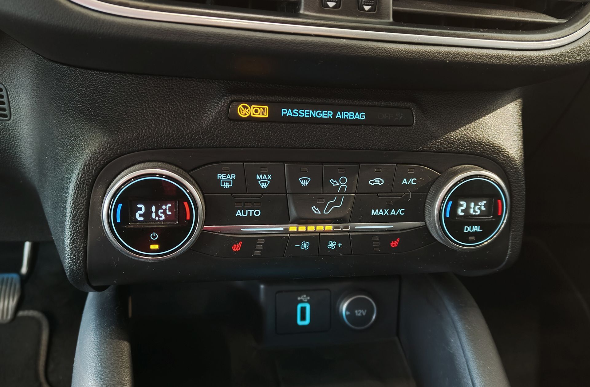 Ford Focus 1.5 EcoBoost Vignale - foto 29