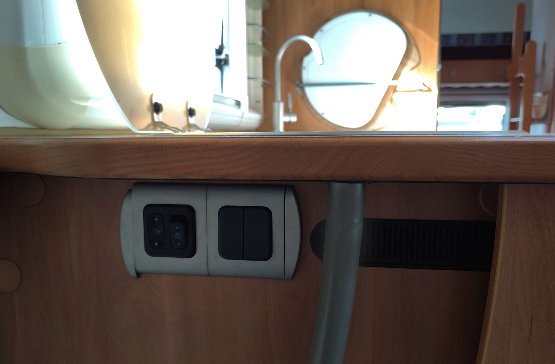 Hymer B 694 2.8D 4 plazas - foto 8