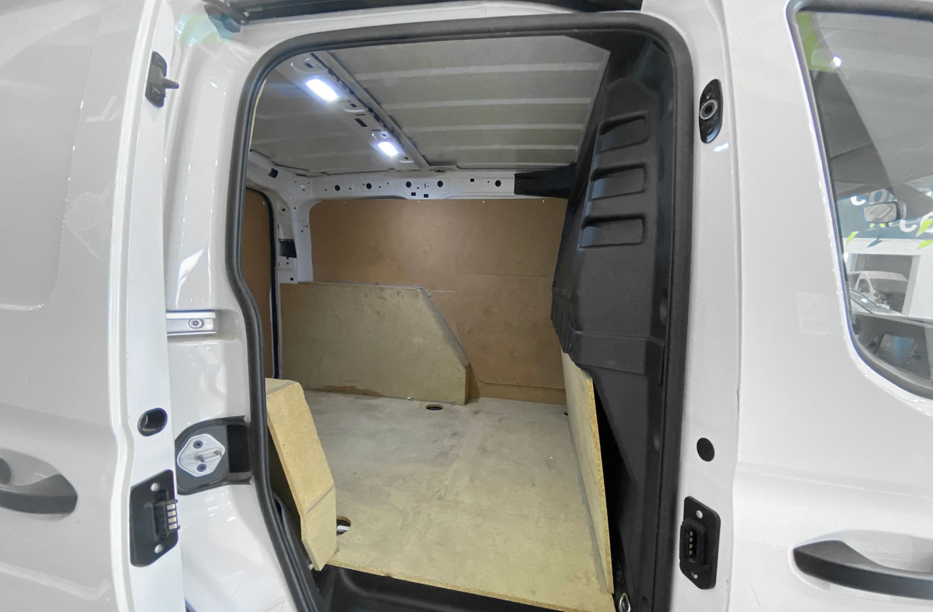 Volkswagen Caddy 2.0 TDI - foto 8