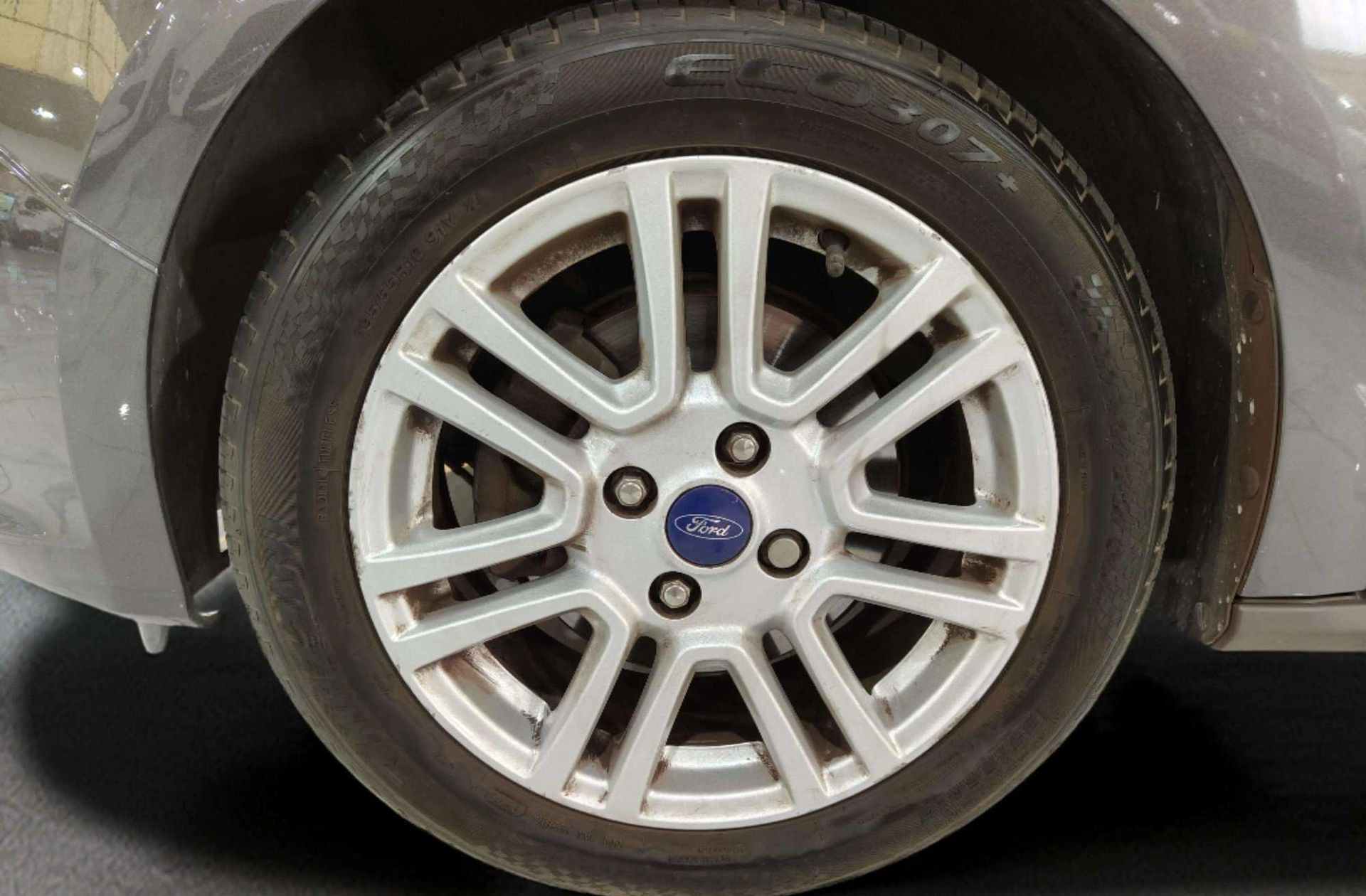 Ford Tourneo Courier 1.0 EcoBoost Titanium - foto 29