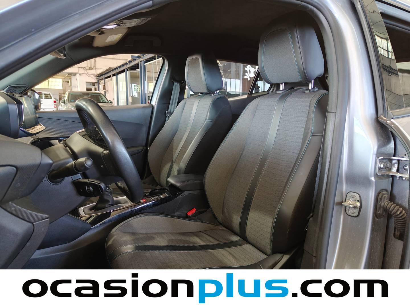 Foto asientos delanteros Peugeot 2008 Peugeot 2008 PureTech 100 S&S Allure Pack (100 CV)