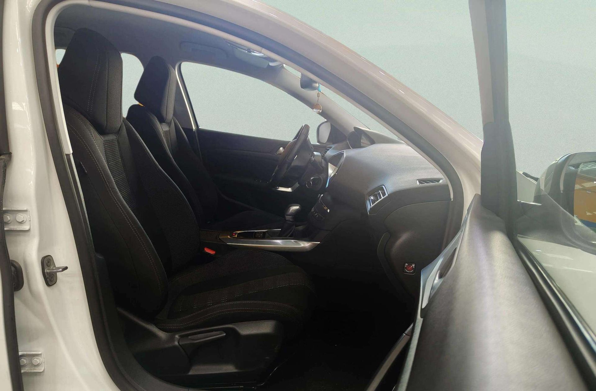 Peugeot 308 PureTech 130 Allure EAT6 - foto 16