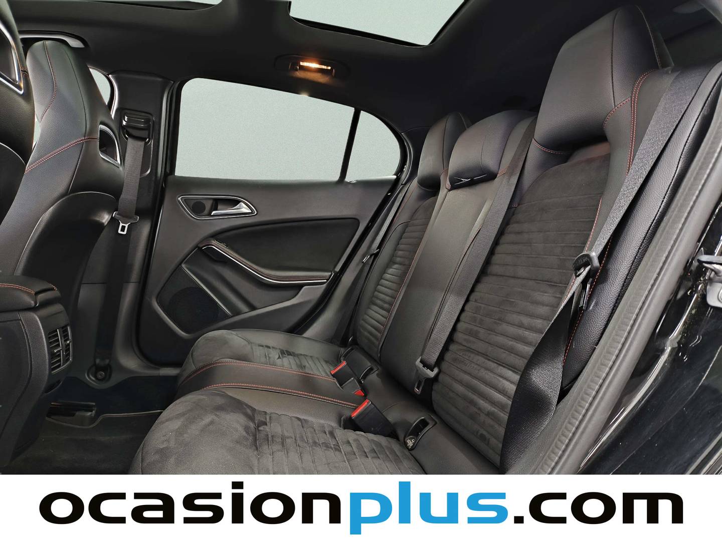 Foto asientos traseros Mercedes GLA Mercedes GLA 180 (122 CV) Pack AMG